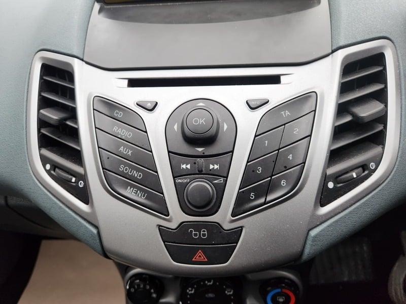Audio control panel of a Ford Fiesta 1.25 Edge