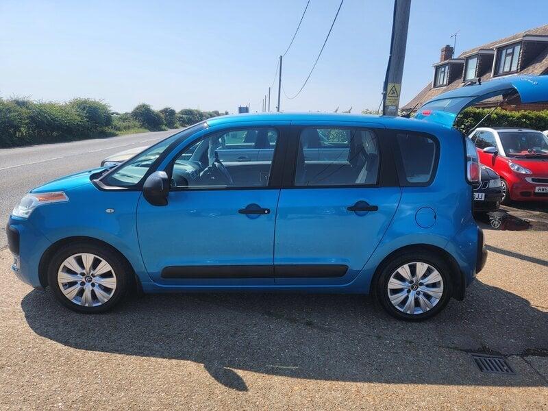 A blue Citroen C3 Picasso &#039;HDI VTR+&#039; viewed from the left side
