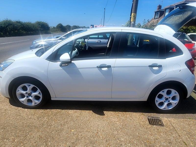 The left side of a white Citroen C3