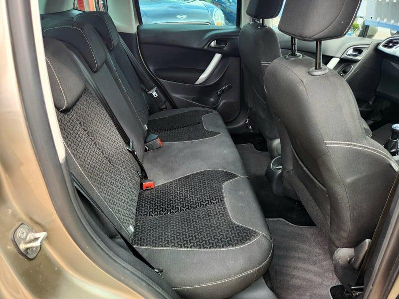 The rear seats of a gold Citroen C3 VTR+ from outside on the right
