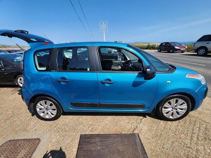 A blue Citroen C3 Picasso &#039;HDI VTR+&#039; viewed from the right side