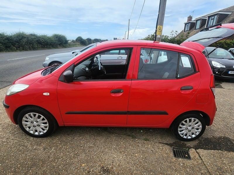 A red Hyundai I-10 Classic viewed from the outside left