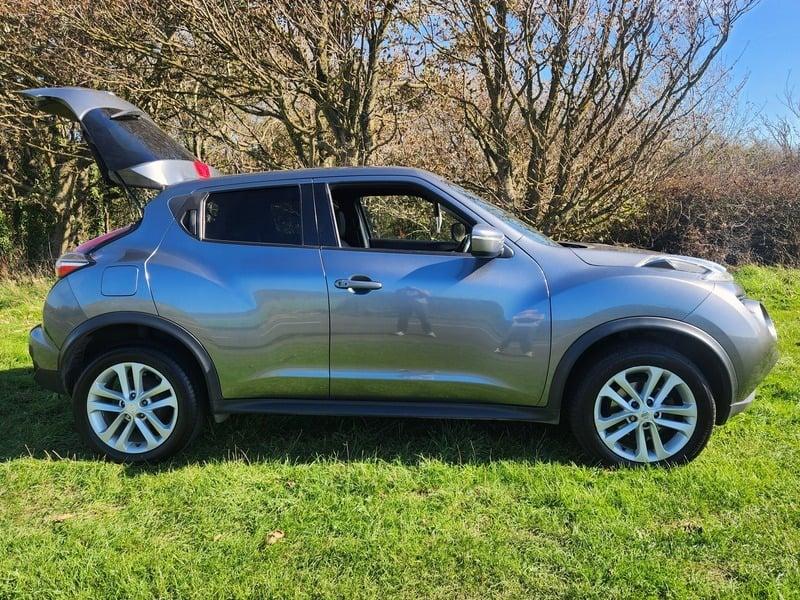 A grey Nissan Juke 1.5 dCi N-Connecta viewed from the outside right