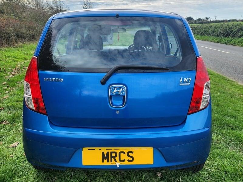 A blue Hyundai i-10 ES viewed from the outside back