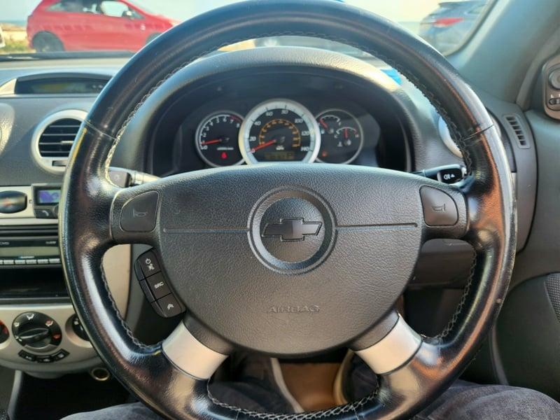 The steering wheel of a Chevrolet Lacetti 1.8 SX