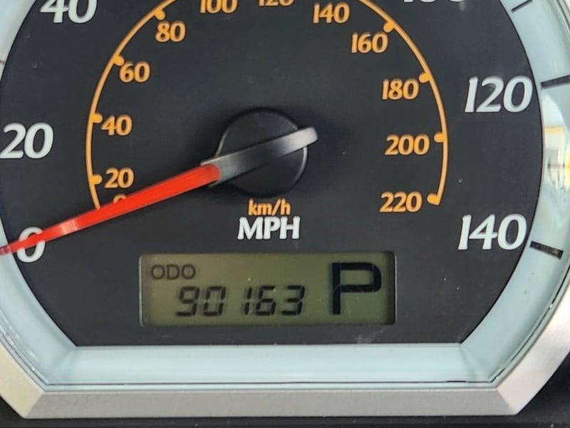 The speedometer of a Chevrolet Lacetti 1.8 SX