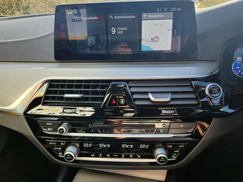 The center console of a BMW 5 Series Touring 520d M Sport Auto