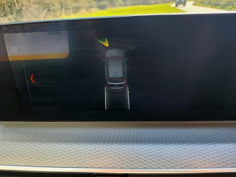 The parking assistance display of a BMW 5 Series Touring 520d M Sport Auto