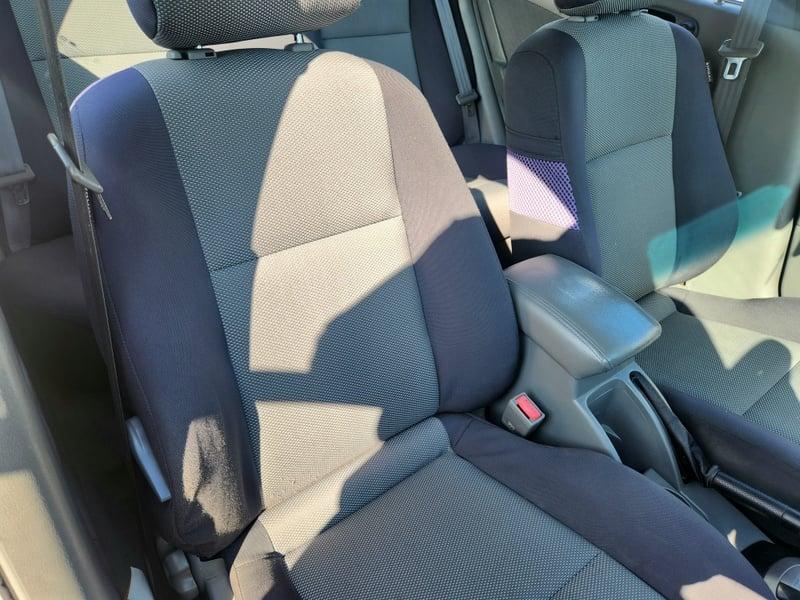 The front seats and lower center console of a Chevrolet Lacetti