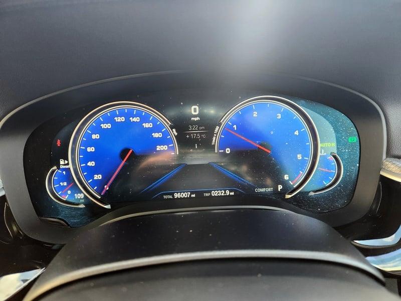 The instrument cluster of a BMW 5 Series Touring 520d M Sport Auto