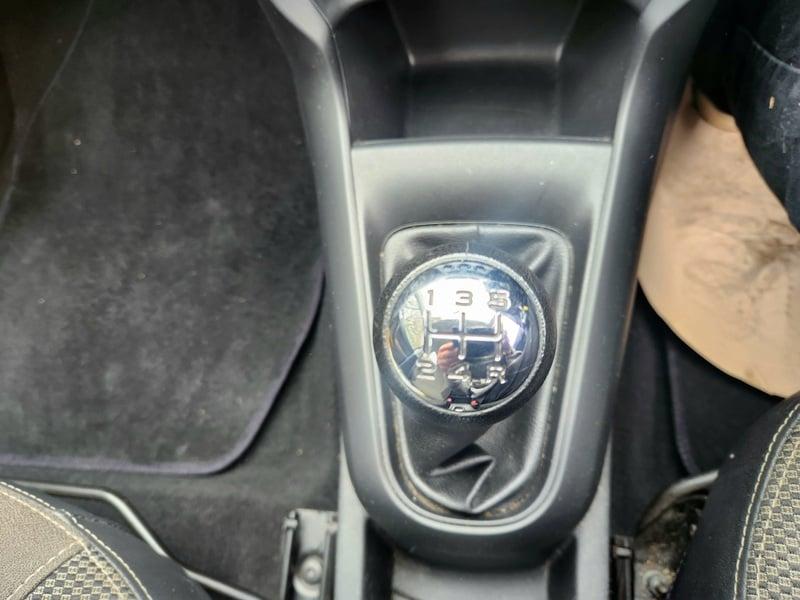 The gear stick and lower center console of a Citroen C3 1.0 VTi VTR+