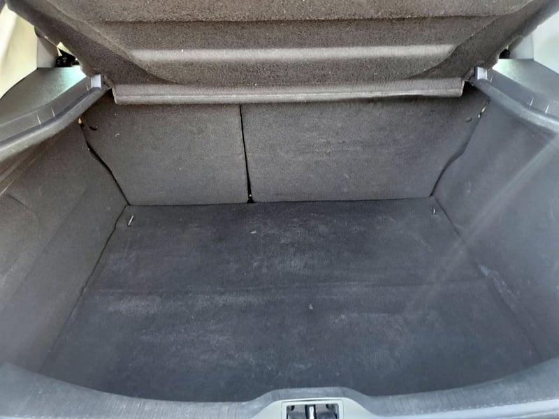 The boot of a Glacier White Renault Megane Dynamique Tom Tom, viewed from behind.