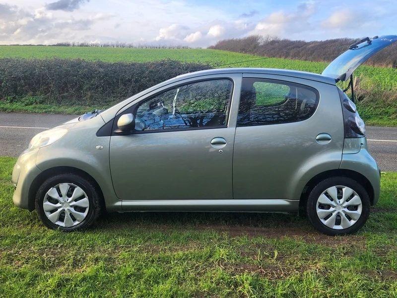 A Citroen C1 VTR+ viewed from the passenger side.