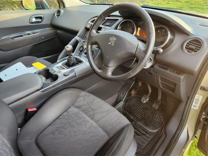 The steering wheel and controls of a Peugeot 3008 viewed from the driver side