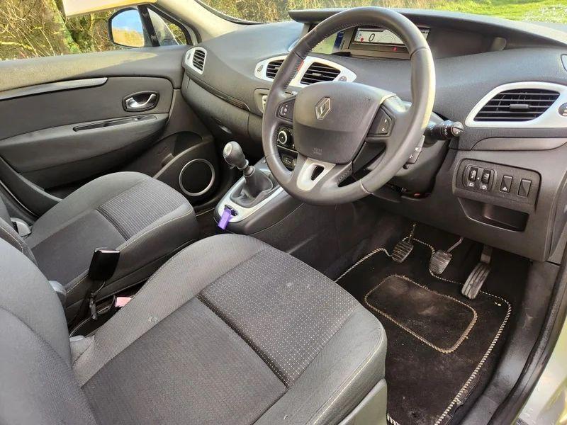 The steering wheel and controls of a Renault Scenic viewed from the driver side