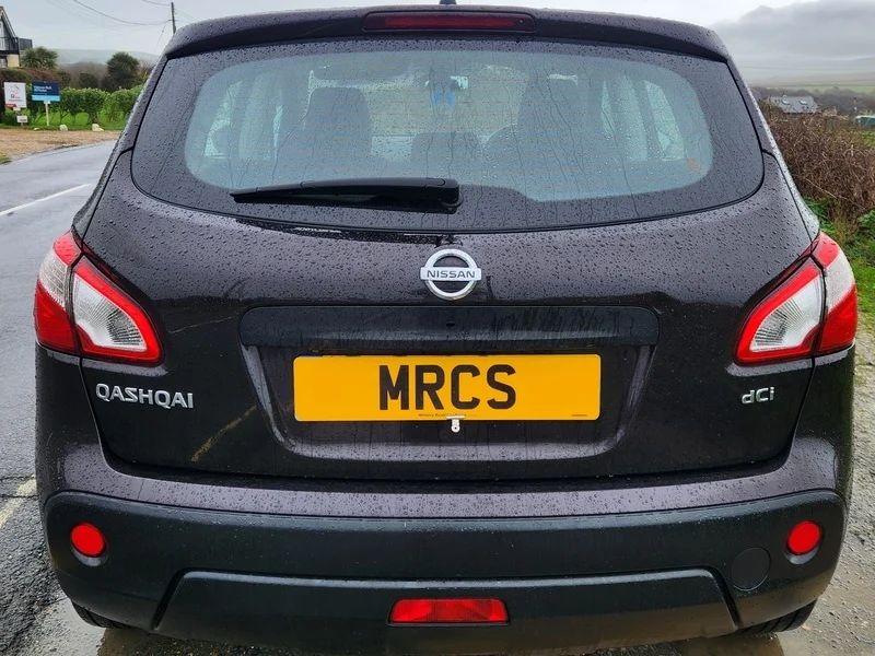 A black Nissan Qashqai Acenta viewed from the back
