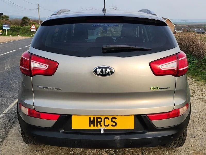 A bronze Kia Sportage 3 viewed from the back