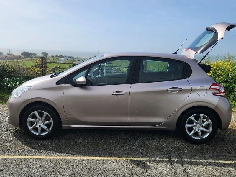 A Peugeot 208 in Rose Pink Quartz Metallic viewed from the front