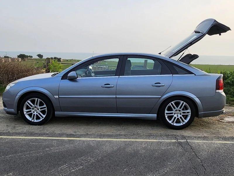 A Vauxhall Vectra in Ultra Blue Metallic, viewed from the passenger side.