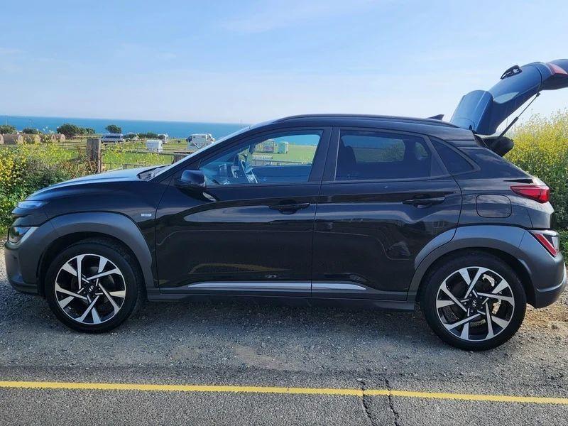 A black Hyundai Kona viewed from the passenger side