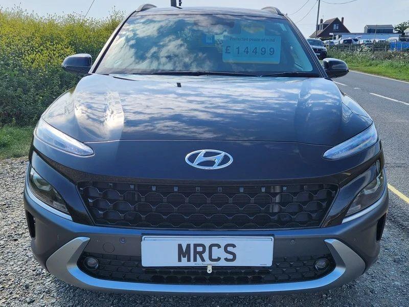 A black Hyundai Kona viewed from the front