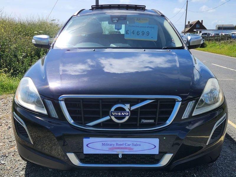 A black Volvo XC60 viewed from the front