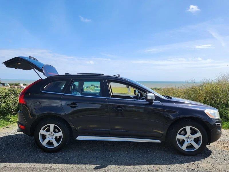 A black Volvo XC60 viewed from the driver side