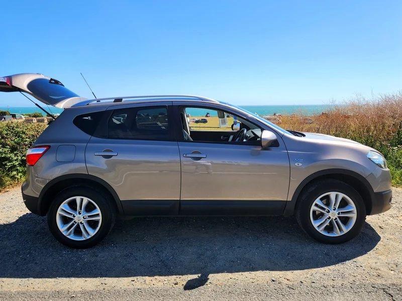 A gold Nissan Qashqai viewed from the driver side