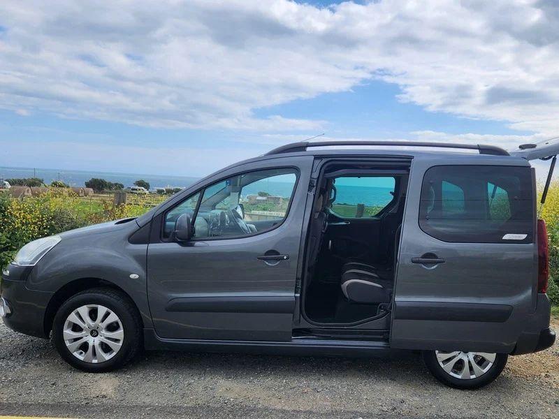 A black Citroen Berlingo viewed from the passenger side