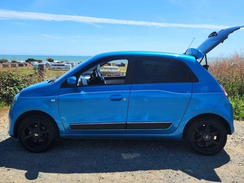 A blue Renault Twingo viewed from the passenger side