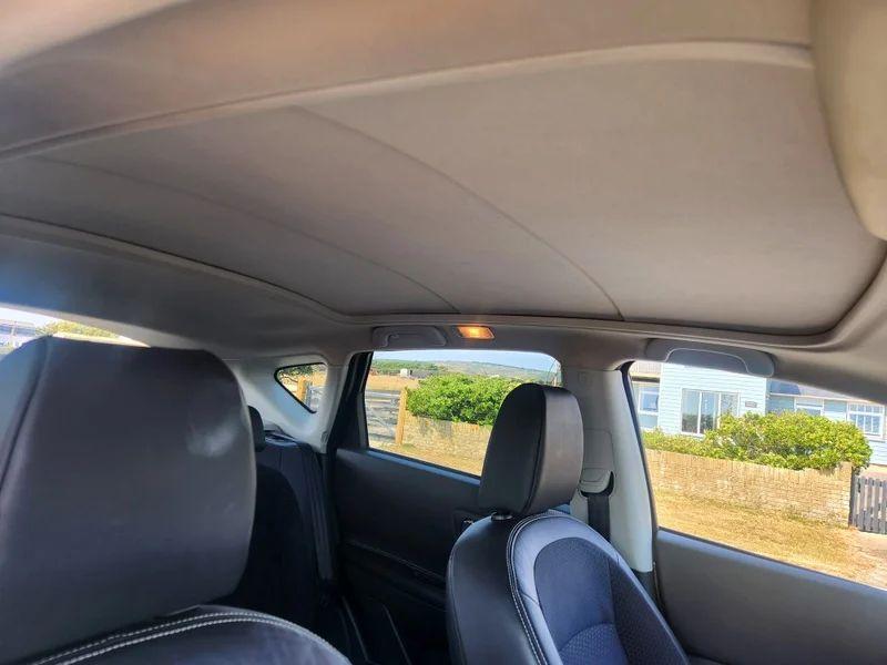 The sunroof cover of a grey Nissan Qashqai viewed from the driver seat