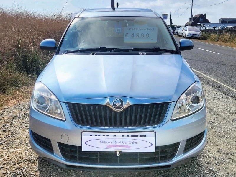 A silver blue Skoda Roomster viewed from the front