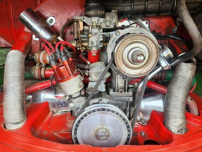 A Volkswagen Camper Van engine