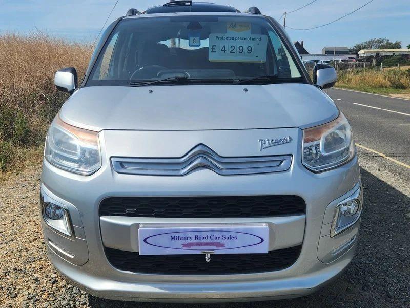 A silver Citroen Picasso viewed from the front